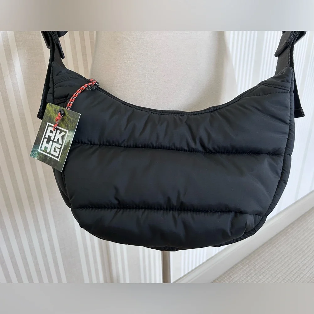 Duluth Trading Black Puffin Quilted Crossbody Bag NWT - Picture 7 of 9